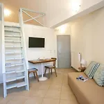 Santorini Med Homes - Sunday * Mesariá
